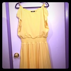Guess cold shoulder EUC dress